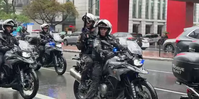 Novo batalhão da Polícia Militar em SP terá policiais em motos armados com fuzil